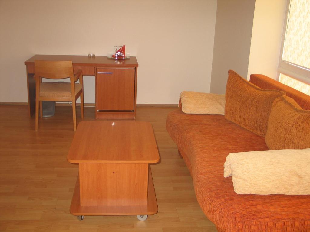 Luna Hotel Marijampolė Стая снимка